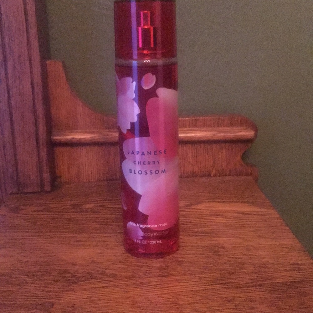 Bath & Body Works body spray (8 FL OZ)